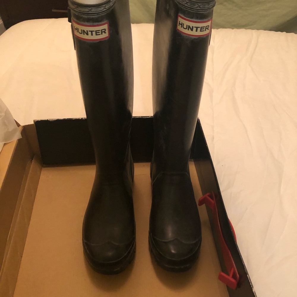Hunters tall rain boots only wore once